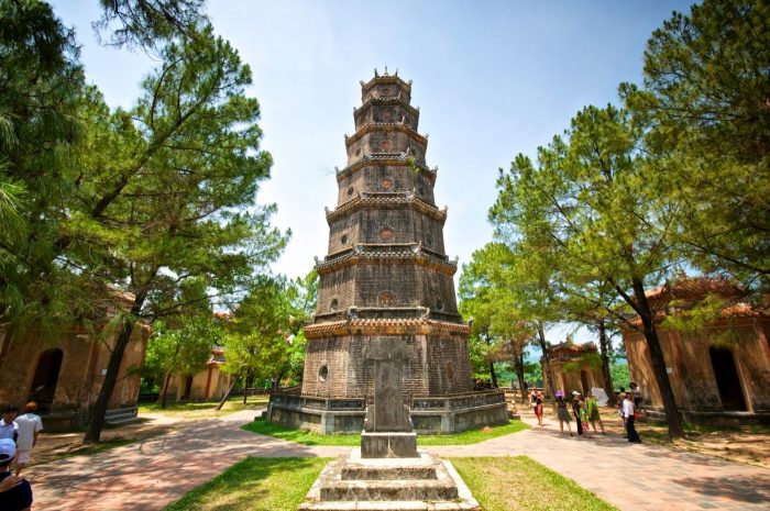 Du lịch Huế mùa khô bạn đi tham quan chùa Thiên Mụ